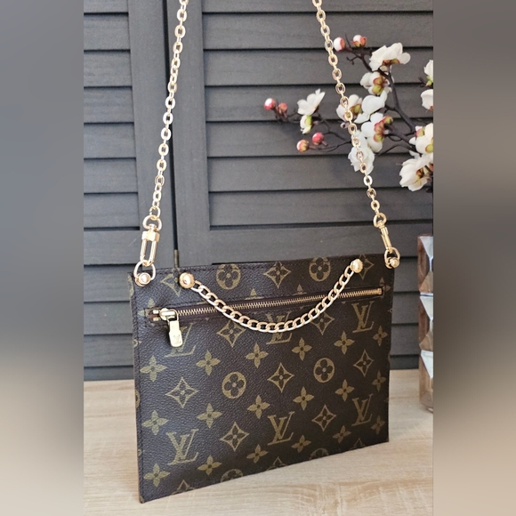 Authentic LOUIS VUITTON Monogram Accessory Pouch  Randonnee Crossbody - Picture 3 of 10